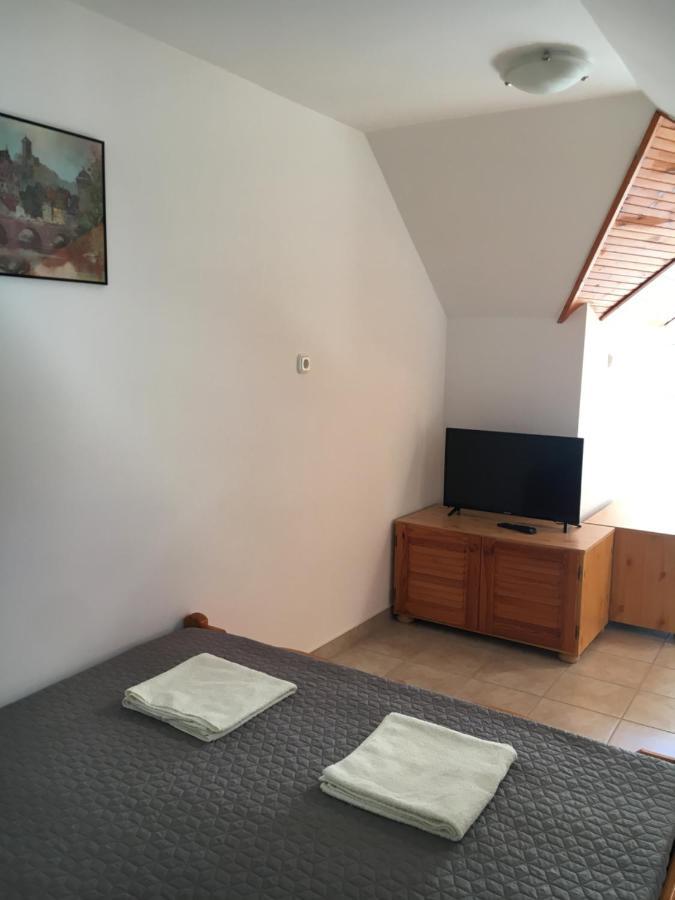 Center Apartmanhaz Hotel ไฮจ์ดุสโซบอสโล ภายนอก รูปภาพ