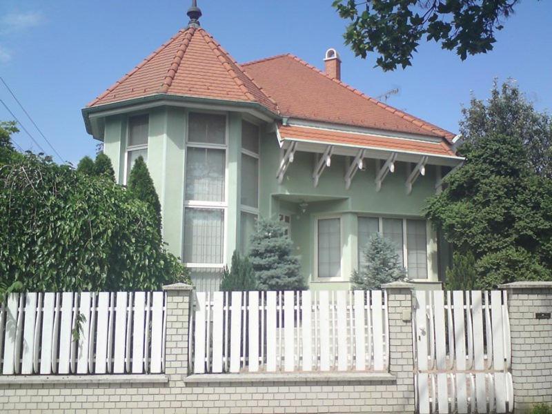 Center Apartmanhaz Hotel ไฮจ์ดุสโซบอสโล ภายนอก รูปภาพ
