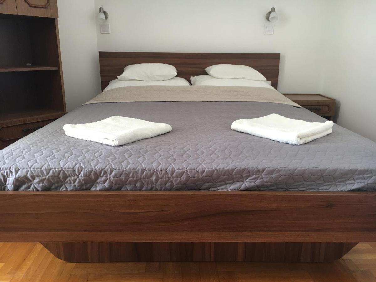 Center Apartmanhaz Hotel ไฮจ์ดุสโซบอสโล ภายนอก รูปภาพ