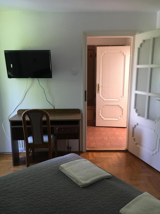 Center Apartmanhaz Hotel ไฮจ์ดุสโซบอสโล ภายนอก รูปภาพ