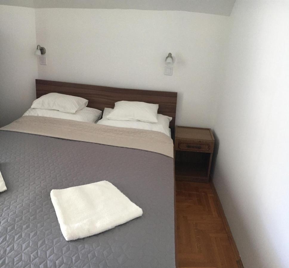 Center Apartmanhaz Hotel ไฮจ์ดุสโซบอสโล ภายนอก รูปภาพ