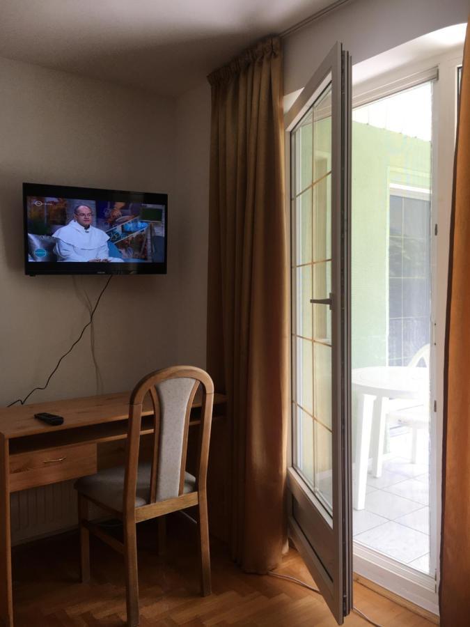 Center Apartmanhaz Hotel ไฮจ์ดุสโซบอสโล ภายนอก รูปภาพ