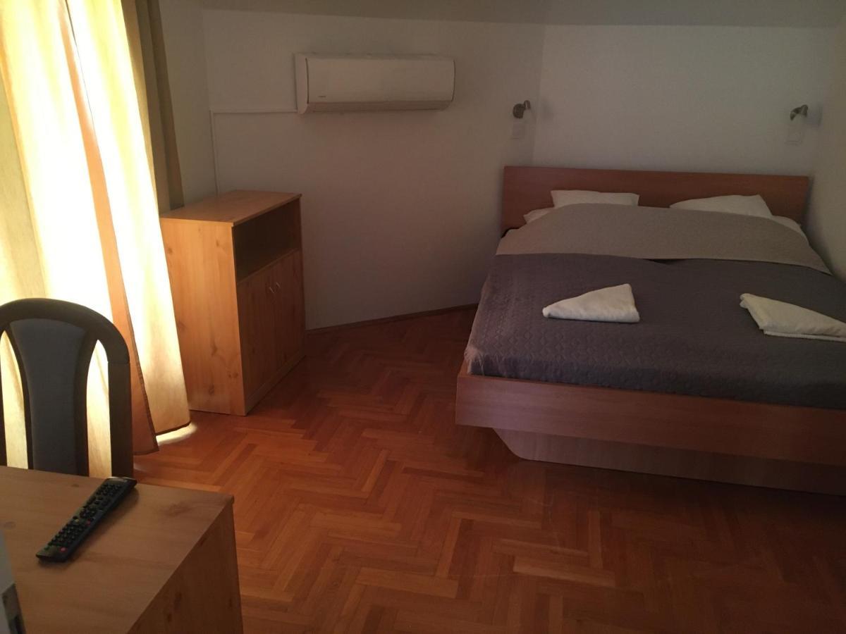 Center Apartmanhaz Hotel ไฮจ์ดุสโซบอสโล ภายนอก รูปภาพ