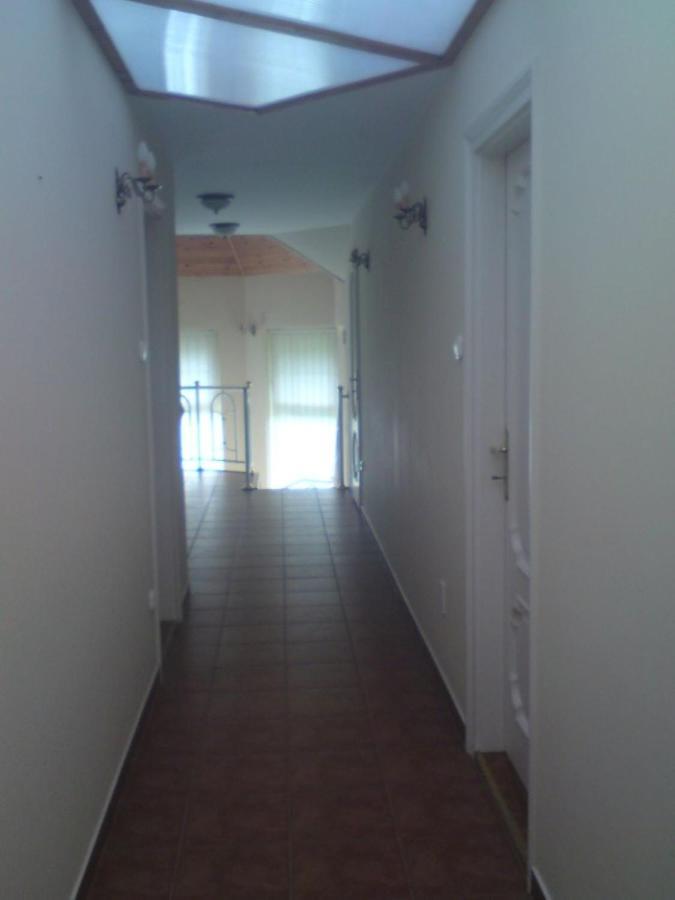 Center Apartmanhaz Hotel ไฮจ์ดุสโซบอสโล ภายนอก รูปภาพ