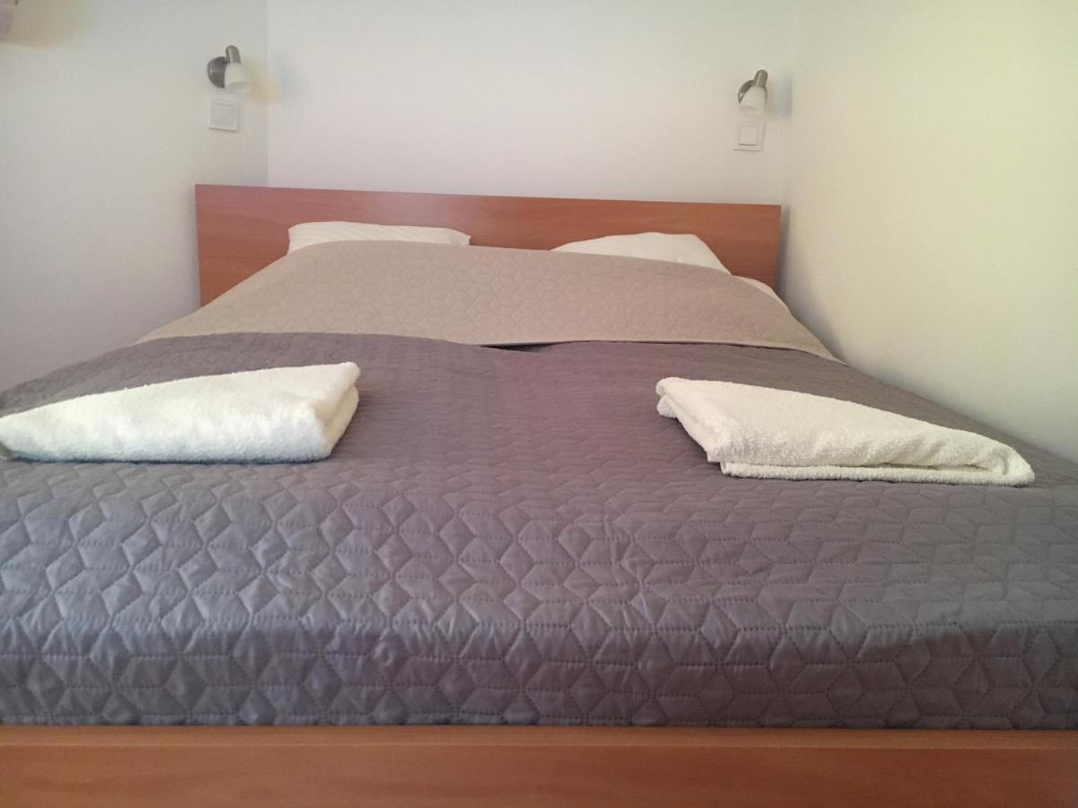 Center Apartmanhaz Hotel ไฮจ์ดุสโซบอสโล ภายนอก รูปภาพ